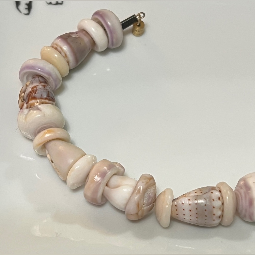 Vintage 70's Handmade Hawaiian Puka Shell Necklace - Picture 2 of 8